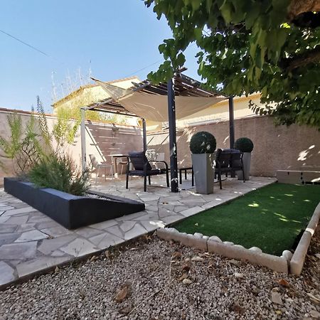 Gites Avec Grande Piscine Et Sa Terrasse Privative Bernis Екстериор снимка