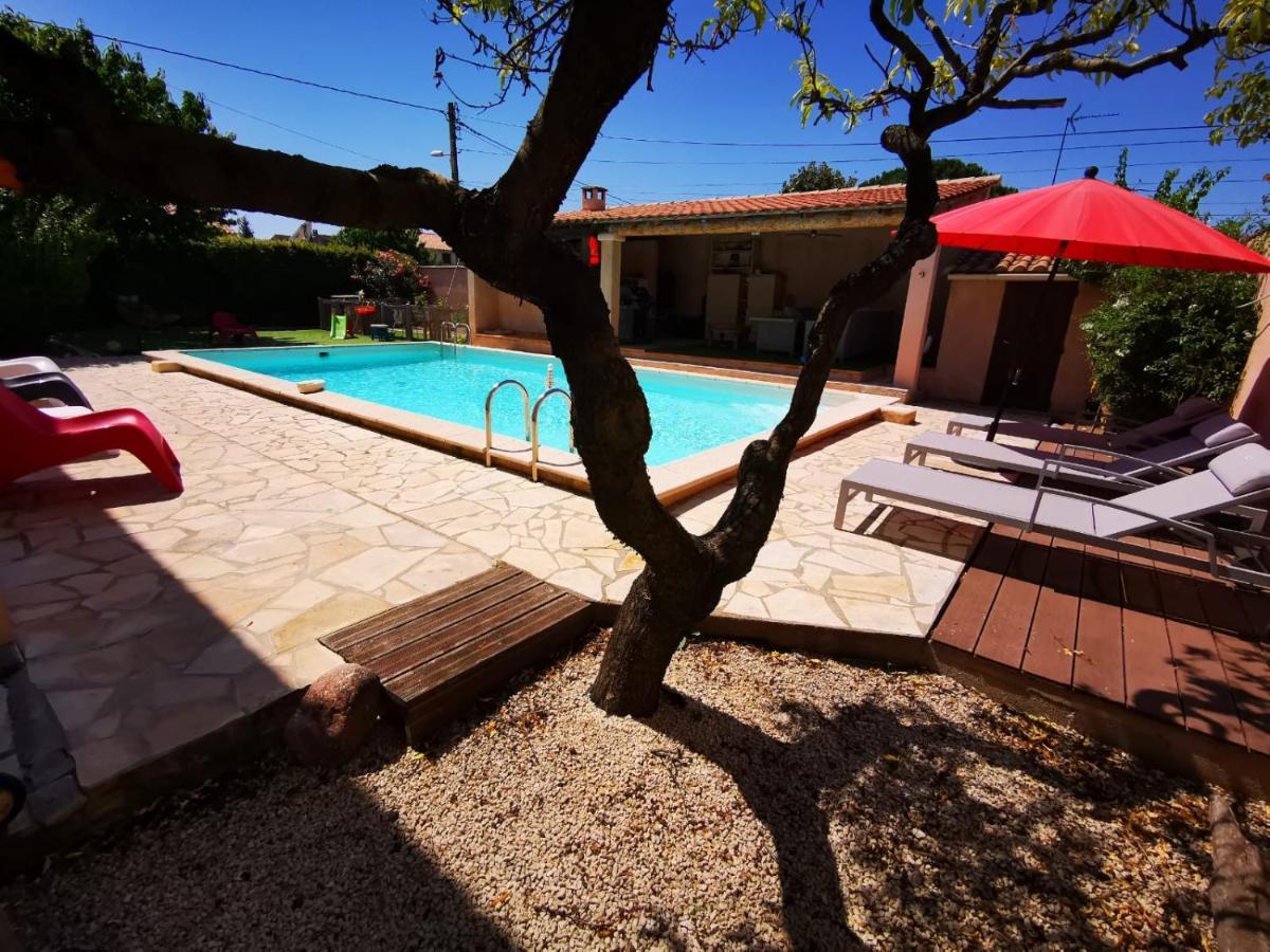 Gites Avec Grande Piscine Et Sa Terrasse Privative Bernis Екстериор снимка
