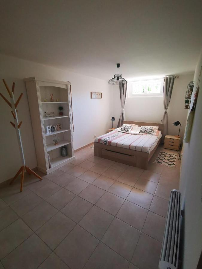 Gites Avec Grande Piscine Et Sa Terrasse Privative Bernis Екстериор снимка