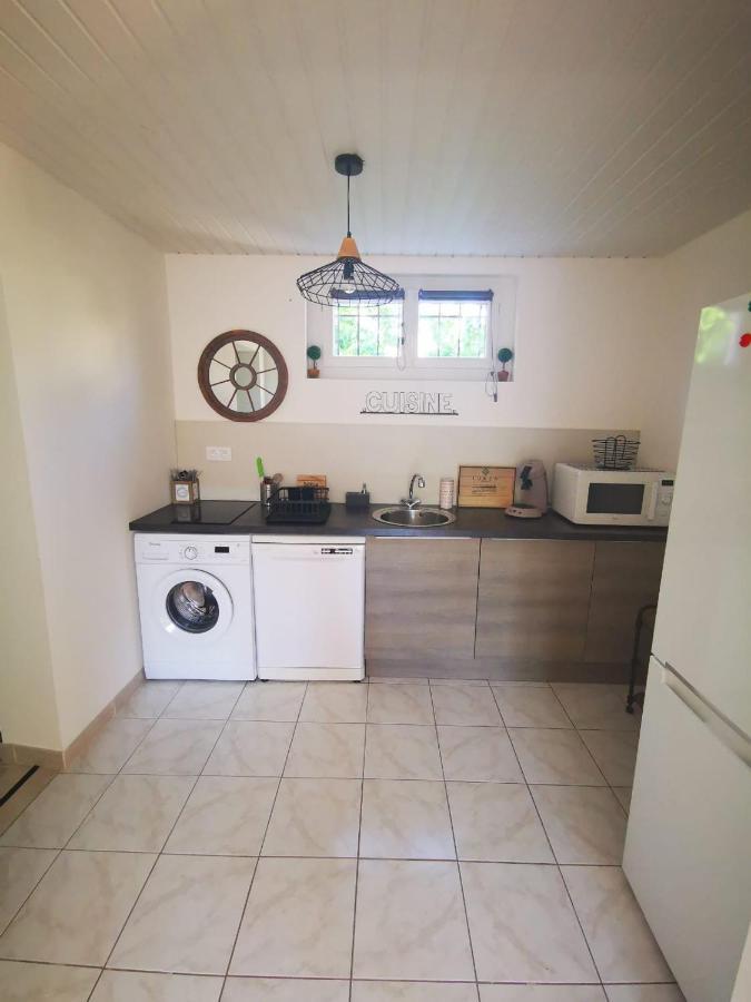 Gites Avec Grande Piscine Et Sa Terrasse Privative Bernis Екстериор снимка