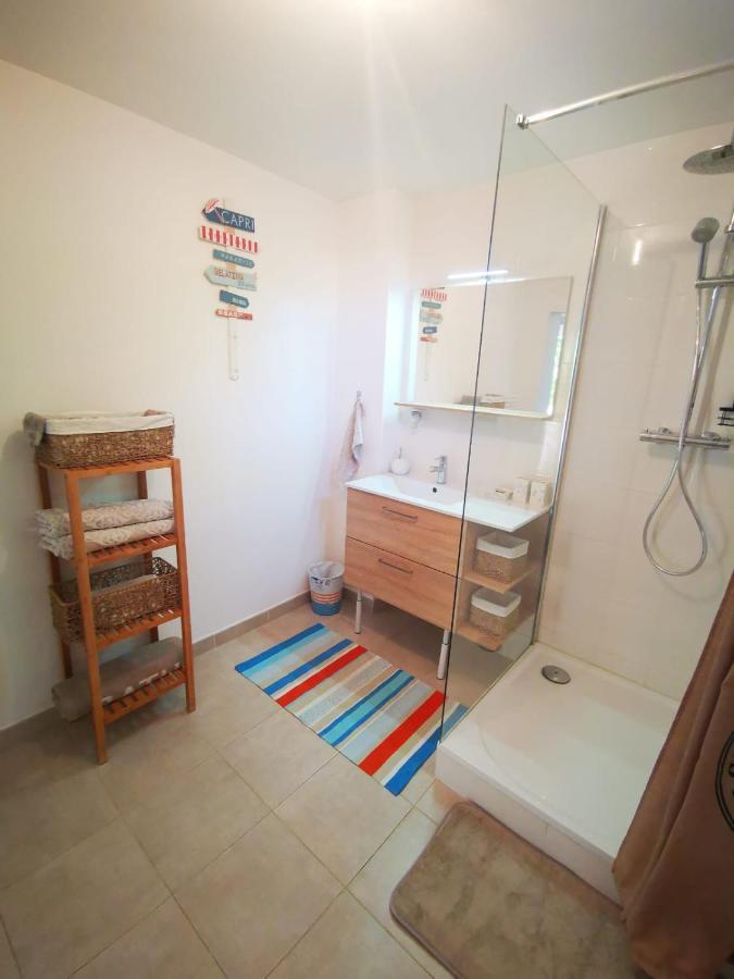 Gites Avec Grande Piscine Et Sa Terrasse Privative Bernis Екстериор снимка