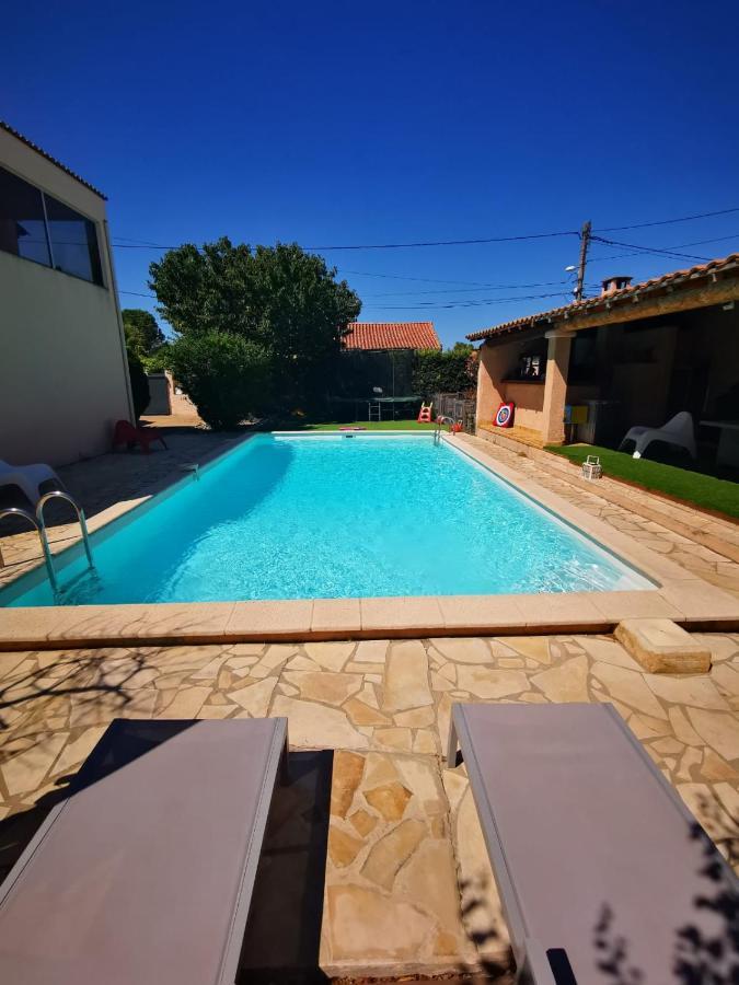 Gites Avec Grande Piscine Et Sa Terrasse Privative Bernis Екстериор снимка