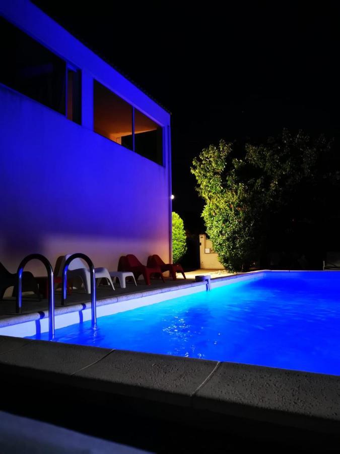 Gites Avec Grande Piscine Et Sa Terrasse Privative Bernis Екстериор снимка