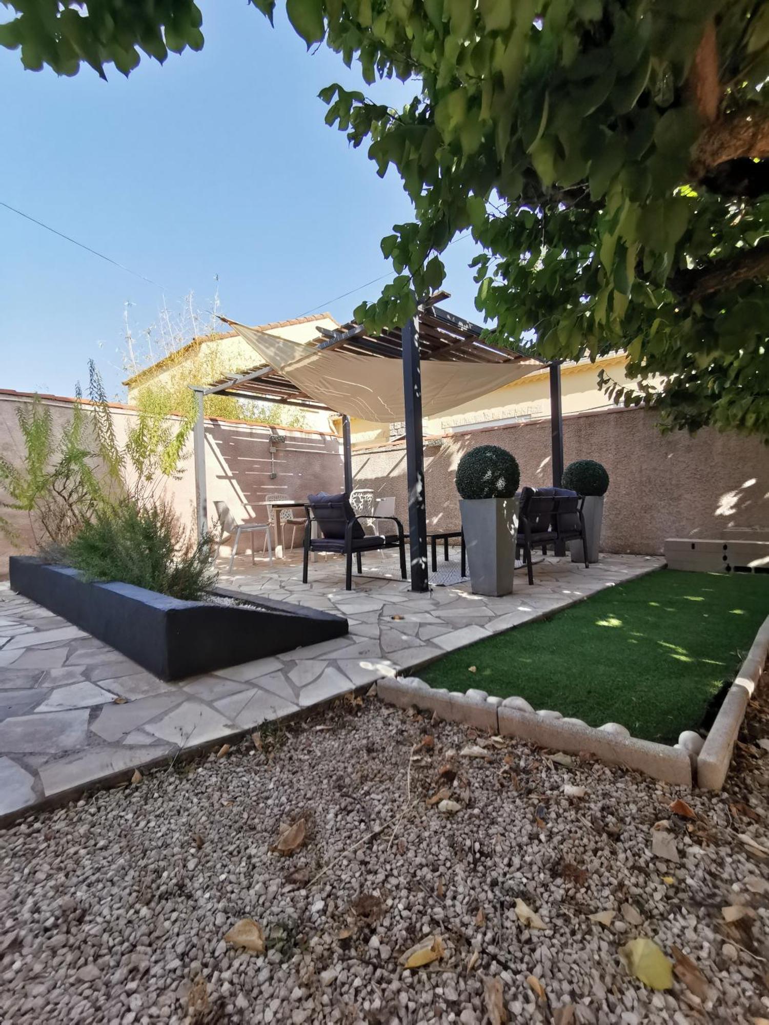 Gites Avec Grande Piscine Et Sa Terrasse Privative Bernis Екстериор снимка