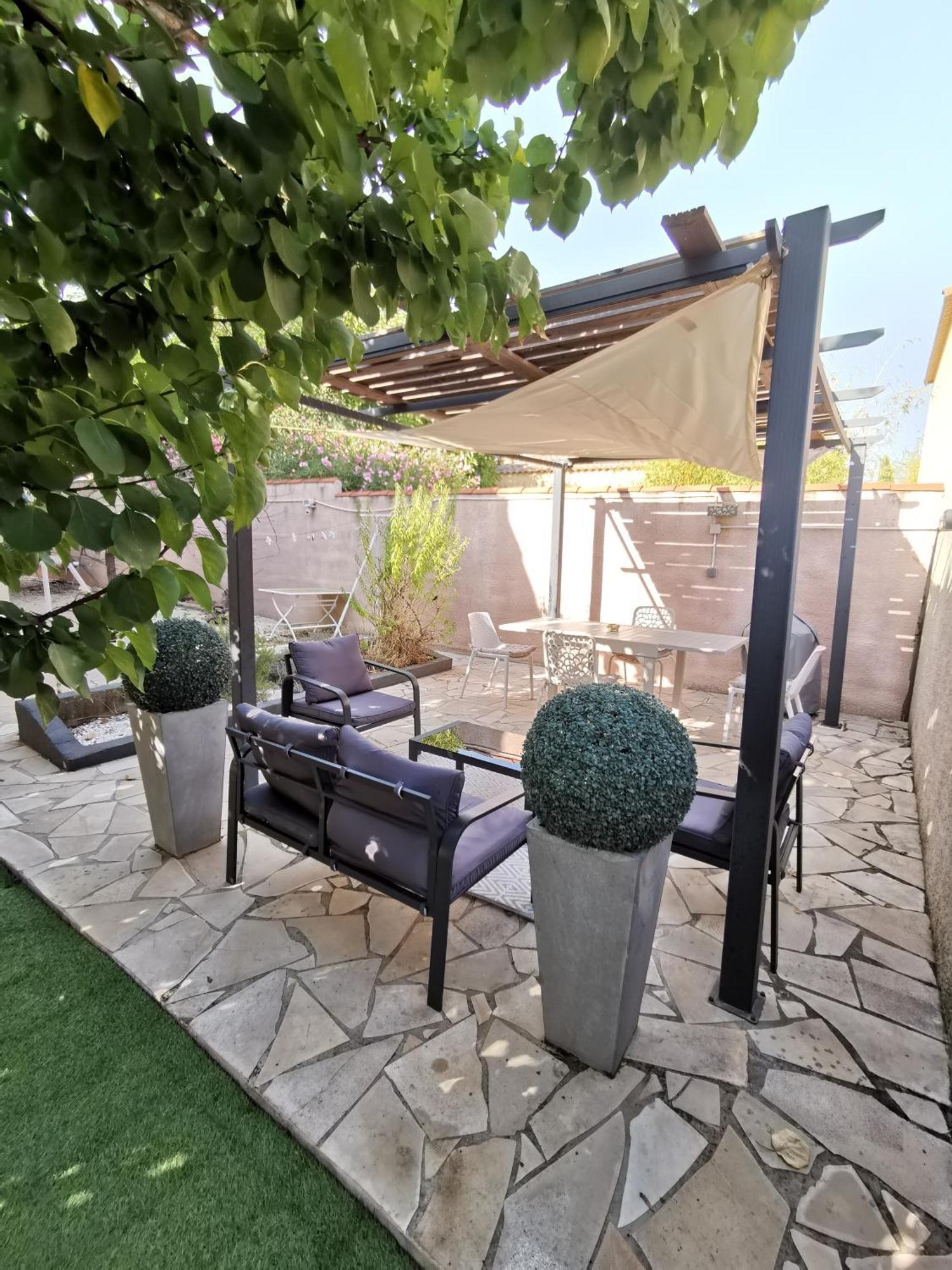 Gites Avec Grande Piscine Et Sa Terrasse Privative Bernis Екстериор снимка